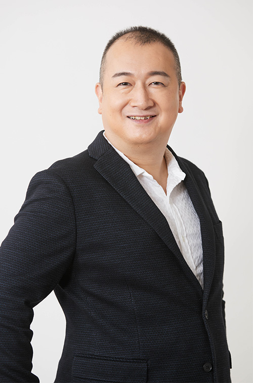 40代・50代の男性ミドルモデル・タレント　西島　慈恩