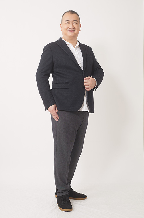 40代・50代の男性ミドルモデル・タレント　西島　慈恩